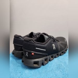 On Running Cloud 5 Athletic Shoes In All Black 59.98986 US Men's Swiss engineer